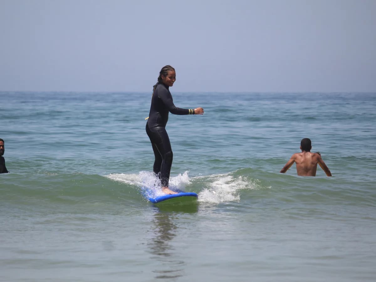 Costo Waves surf camp