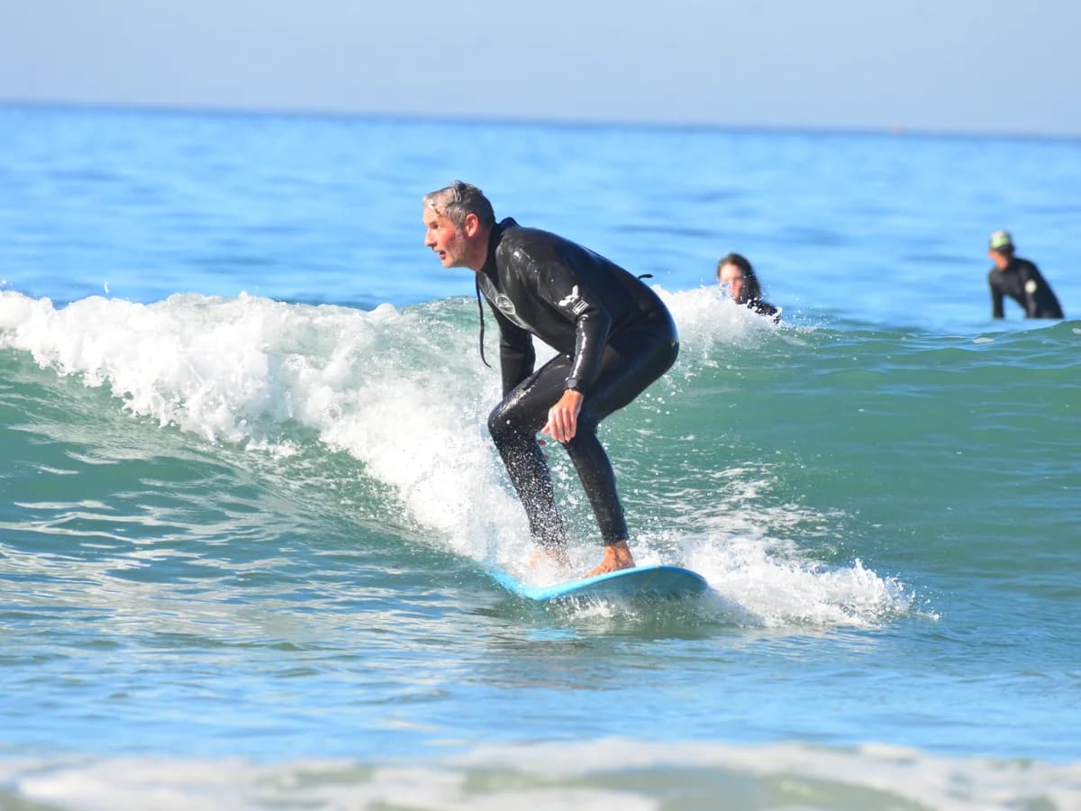 Costo Waves surf camp