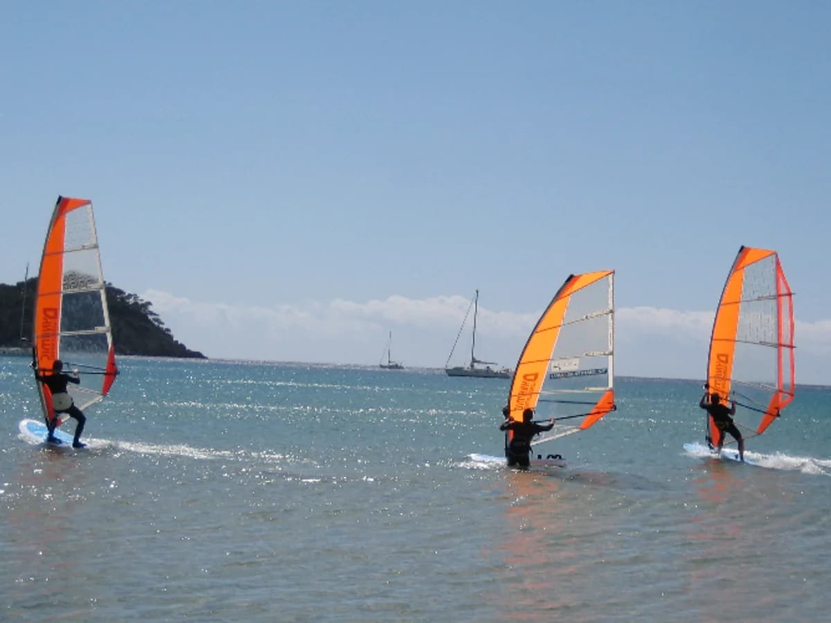 Dynamic Windsurfing surf camp