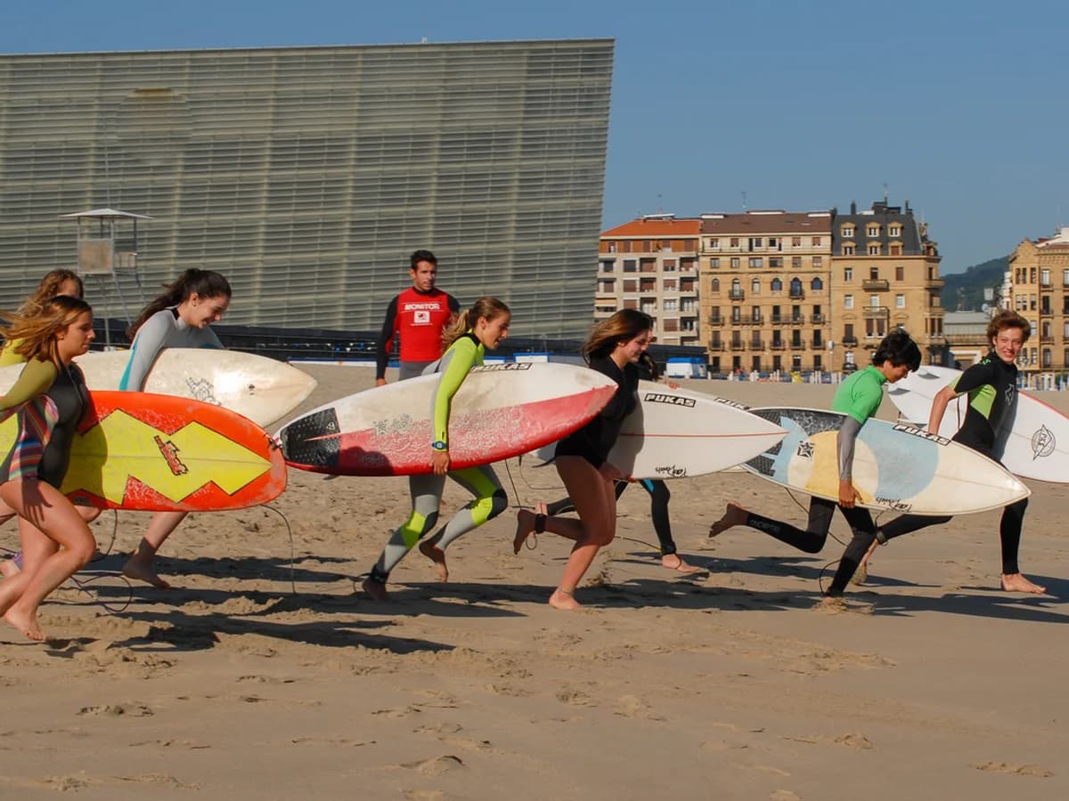 Lacunza International House surf camp