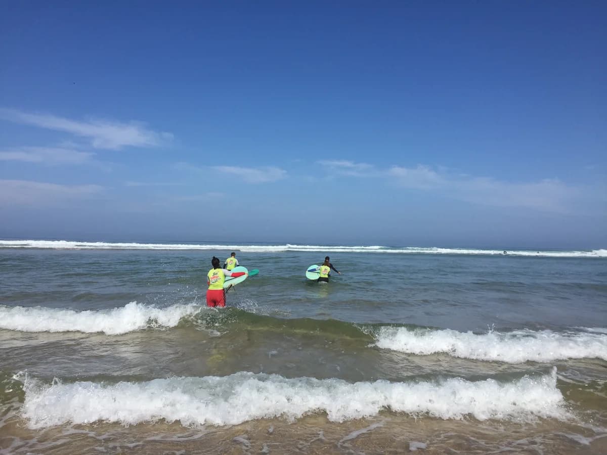 Oasis Backpackers' Hostel Sintra Surf surf camp