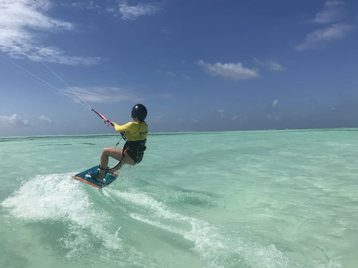 PAJE BY NIGHT surf camp