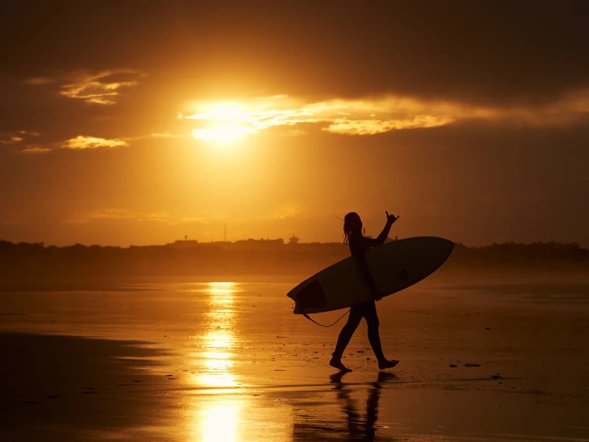 Shark’s Lodge surf camp