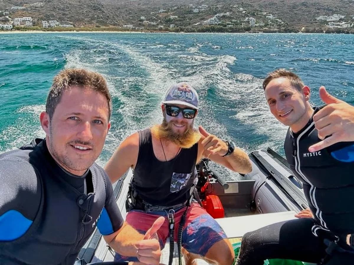 Studios Vrettos surf camp